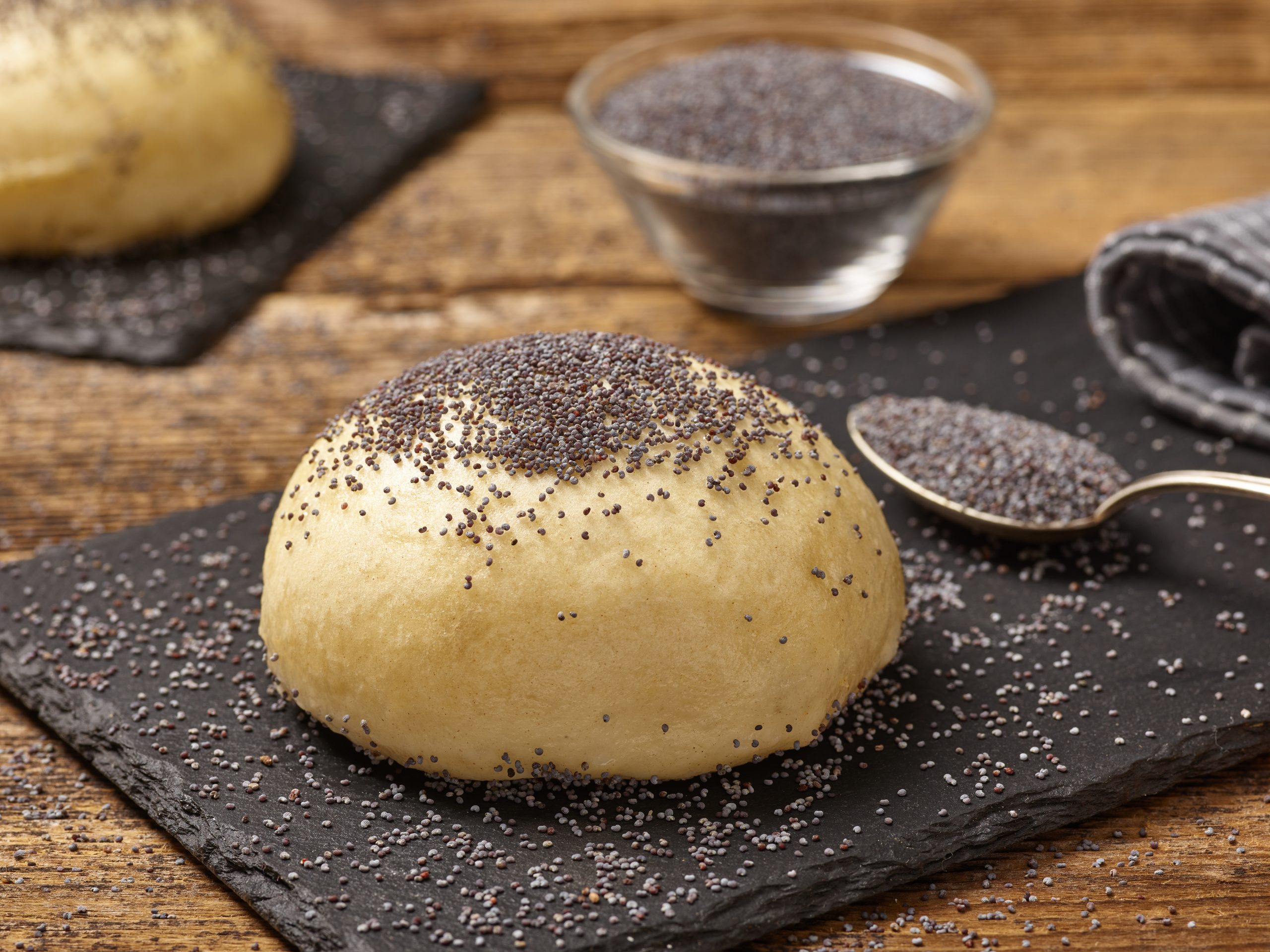 GERMKNÖDEL MIT MOHN